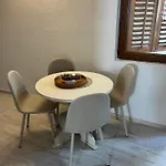 Historic Old Town Mona Location 아파트