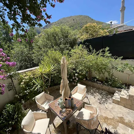 Mona Historic 아파트