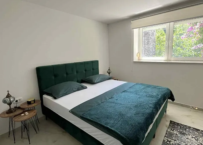 Апартаменты Historic Old Town Mona Location *