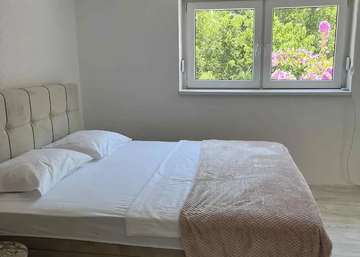 Апартаменты Historic Old Town Mona Location *