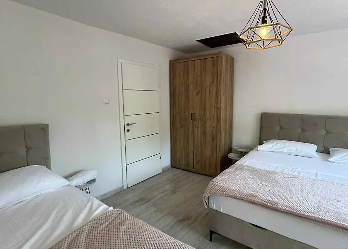 Historic Old Town Mona Location Апартаменты *