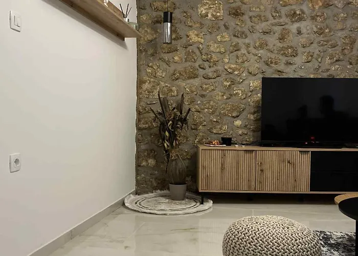 Апартаменты Historic Old Town Mona Location *