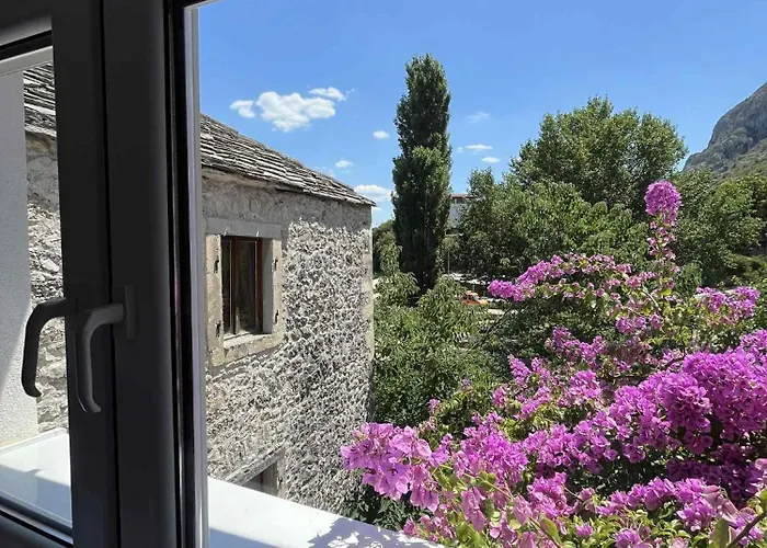 Апартаменты Historic Old Town Mona Location