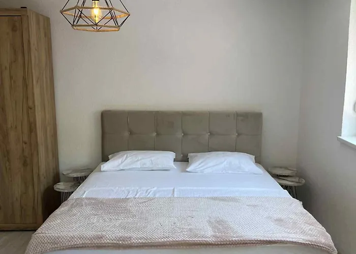 Апартаменты Historic Old Town Mona Location Мостар