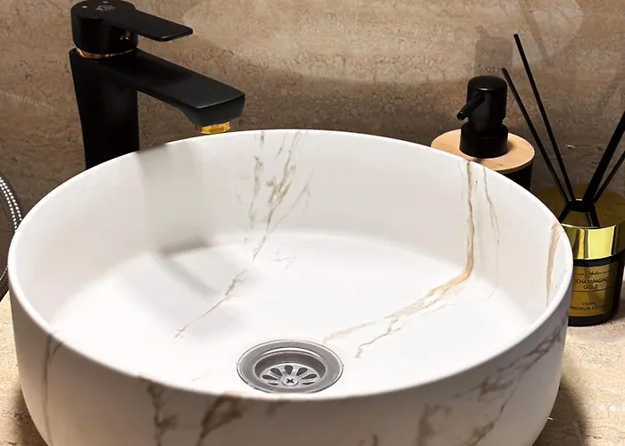 Апартаменты Historic Old Town Mona Location