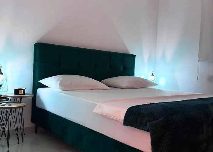 Апартаменты Historic Old Town Mona Location Мостар