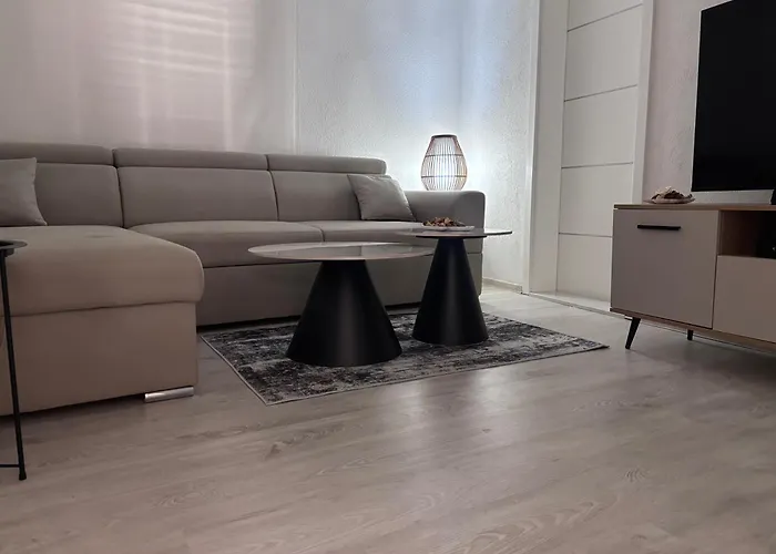 Апартаменты Historic Old Town Mona Location Мостар